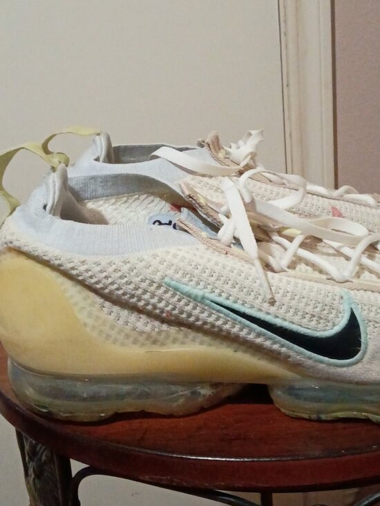 Nike Air VaporMax Flyknit 2021 Mismatched Swoosh White 11.5 Sneakers DQ7633-100 main image 10